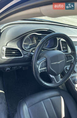 Седан Chrysler 200 2015 в 