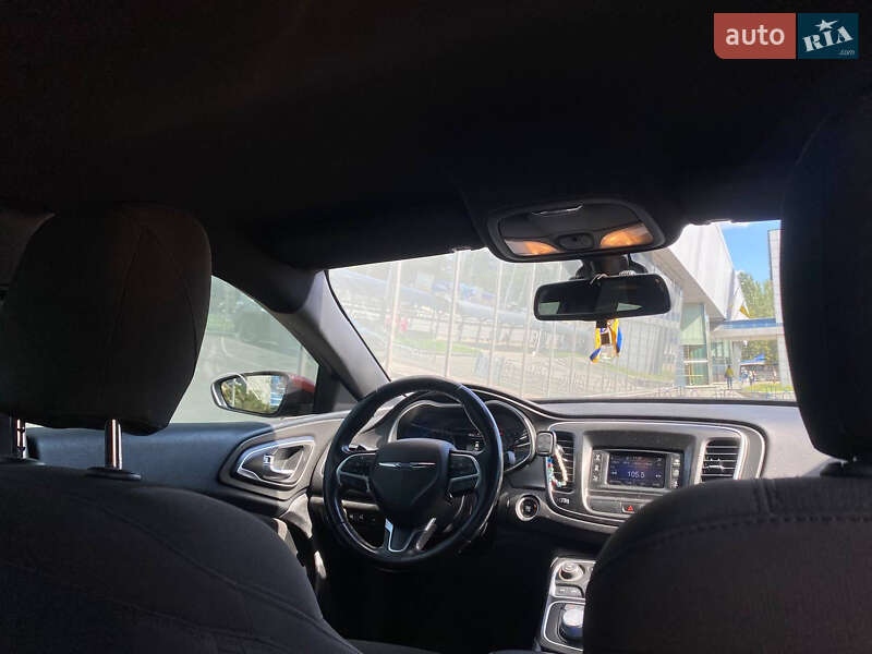 Седан Chrysler 200 2015 в Киеве