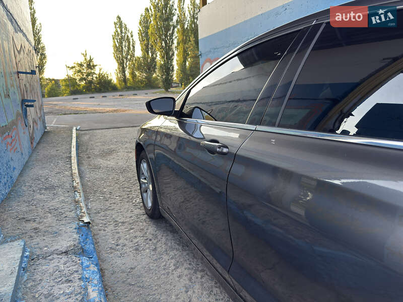 Седан Chrysler 200 2015 в Хмельницком