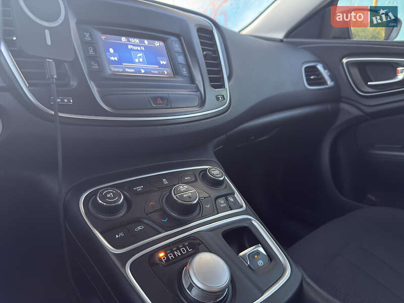 Седан Chrysler 200 2015 в Хмельницком