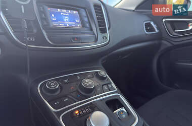 Седан Chrysler 200 2015 в 