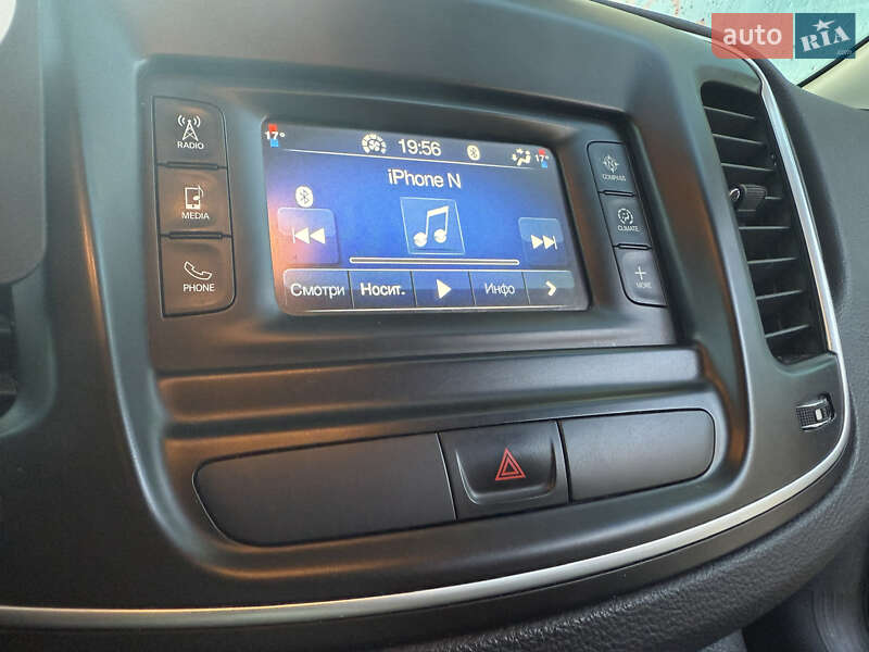 Седан Chrysler 200 2015 в Хмельницком