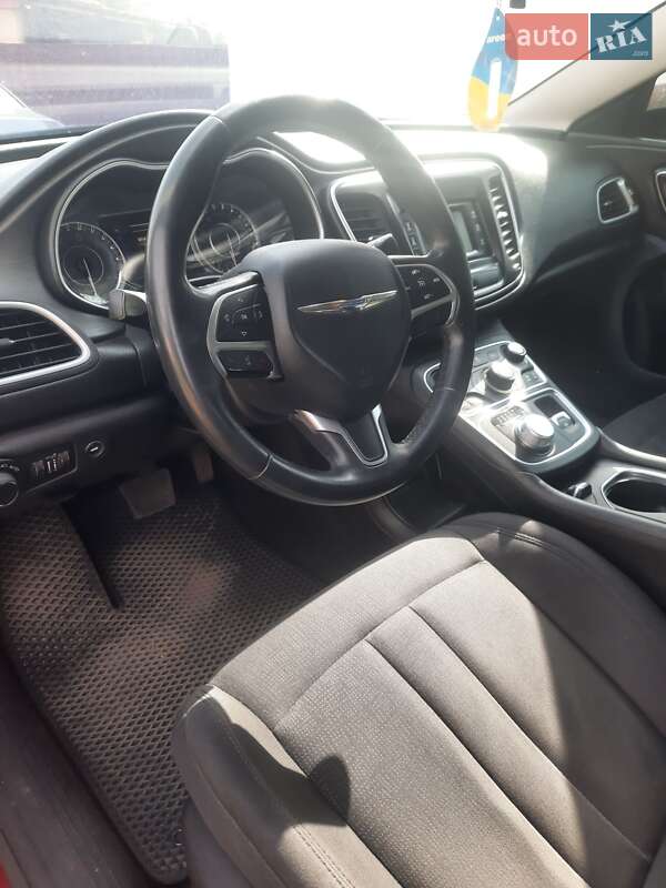 Седан Chrysler 200 2015 в Смеле