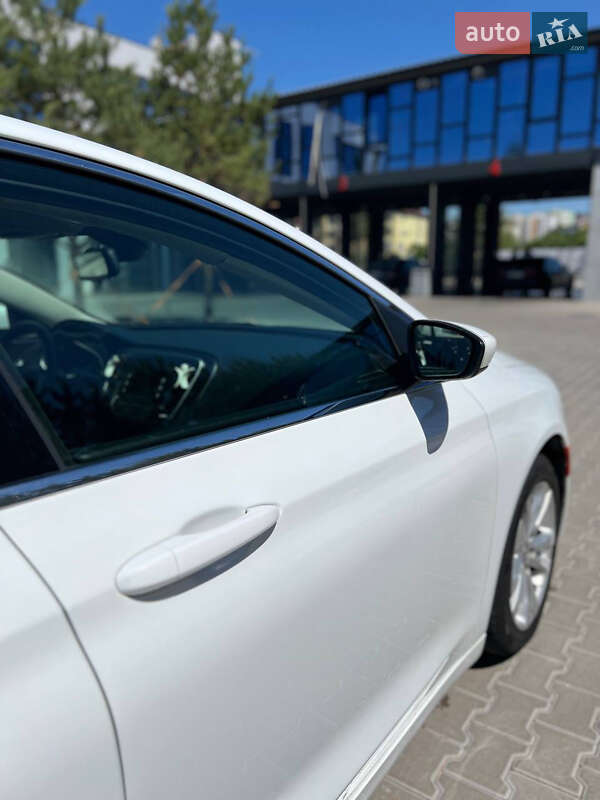 Седан Chrysler 200 2015 в Киеве