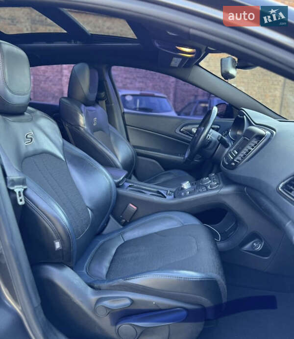 Седан Chrysler 200 2015 в Балте