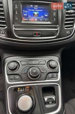 Седан Chrysler 200 2015 в 