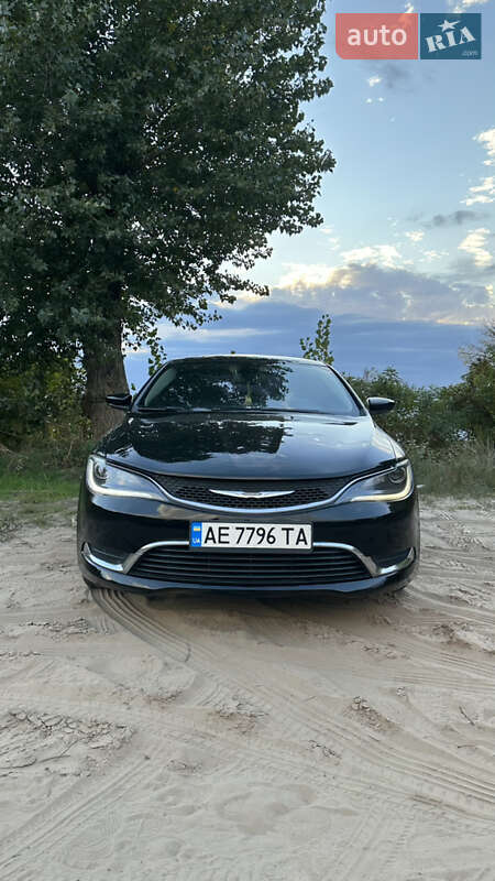 Седан Chrysler 200 2015 в 