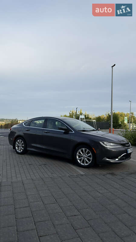 Седан Chrysler 200 2014 в Ровно