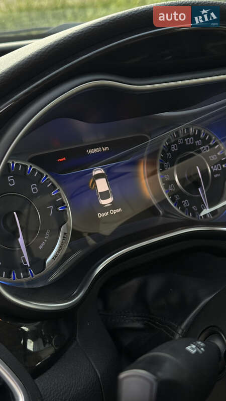 Седан Chrysler 200 2014 в Ровно