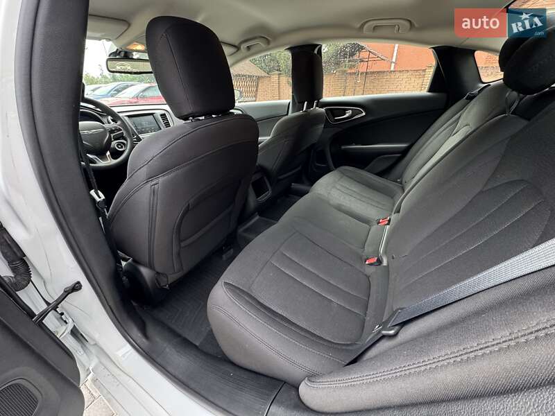 Седан Chrysler 200 2016 в Виннице