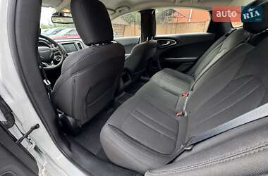 Седан Chrysler 200 2016 в 