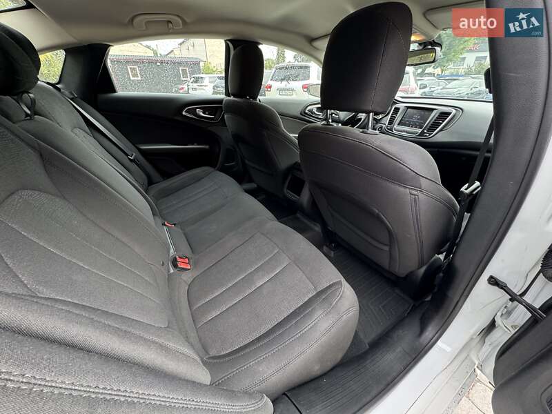 Седан Chrysler 200 2016 в Виннице