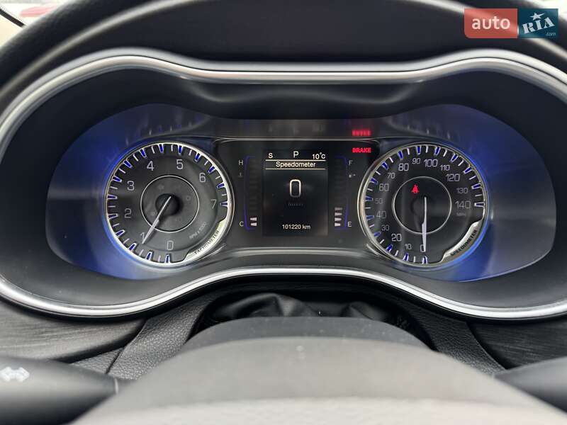 Седан Chrysler 200 2016 в Виннице