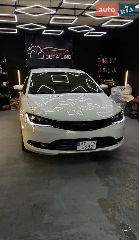 Седан Chrysler 200 2015 в Николаеве