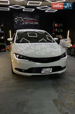 Седан Chrysler 200 2015 в 