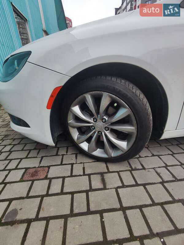 Седан Chrysler 200 2015 в Николаеве