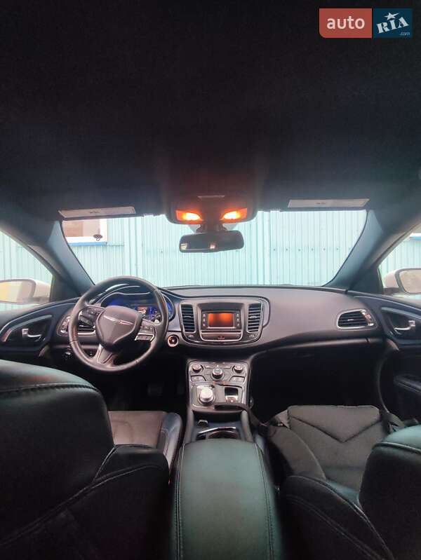 Седан Chrysler 200 2015 в Николаеве