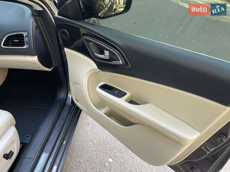 Седан Chrysler 200 2015 в Полтаве фото 8 Седан Chrysler 200 2015 в Полтаве