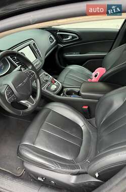 Седан Chrysler 200 2015 в 