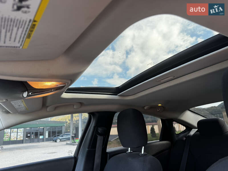 Седан Chrysler 200 2015 в Хусте