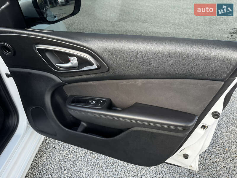 Седан Chrysler 200 2015 в Хусте