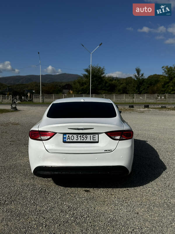 Седан Chrysler 200 2015 в Хусте