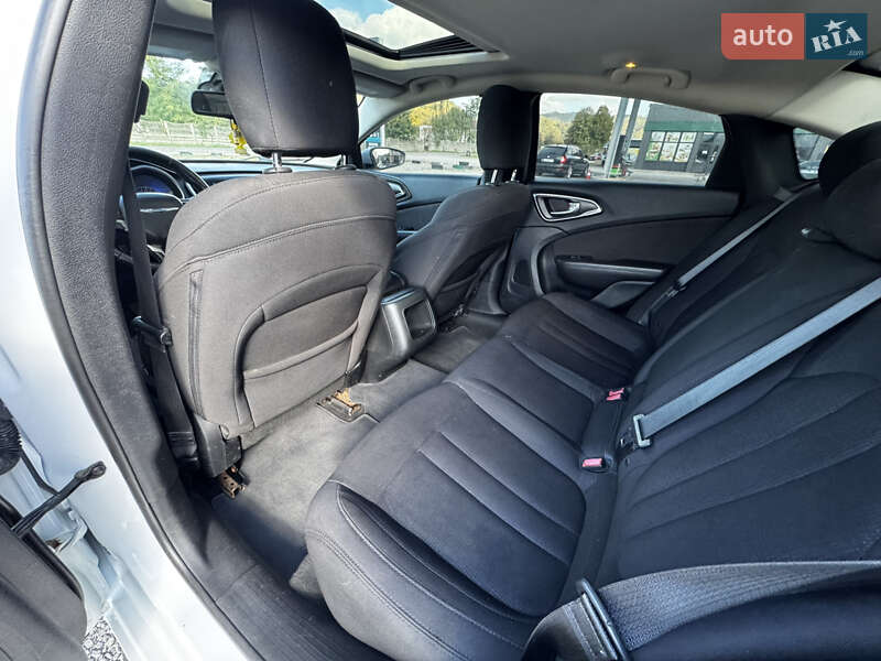 Седан Chrysler 200 2015 в Хусте