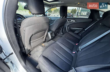 Седан Chrysler 200 2015 в 