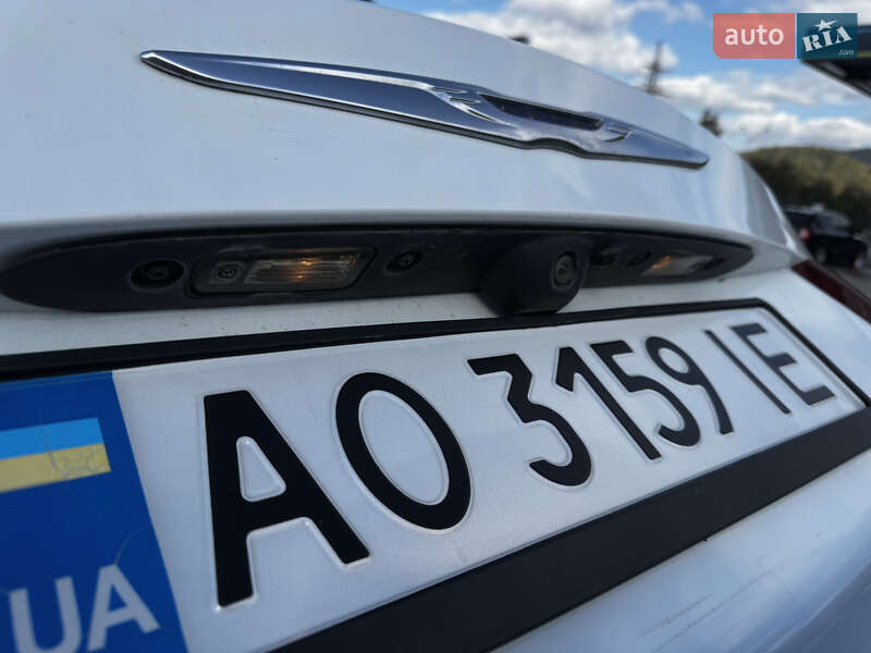 Седан Chrysler 200 2015 в Хусте