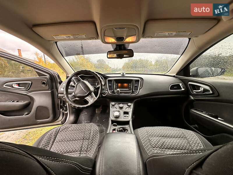 Седан Chrysler 200 2015 в Изяславе