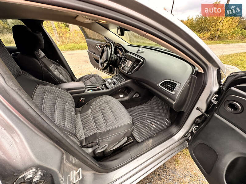 Седан Chrysler 200 2015 в Изяславе