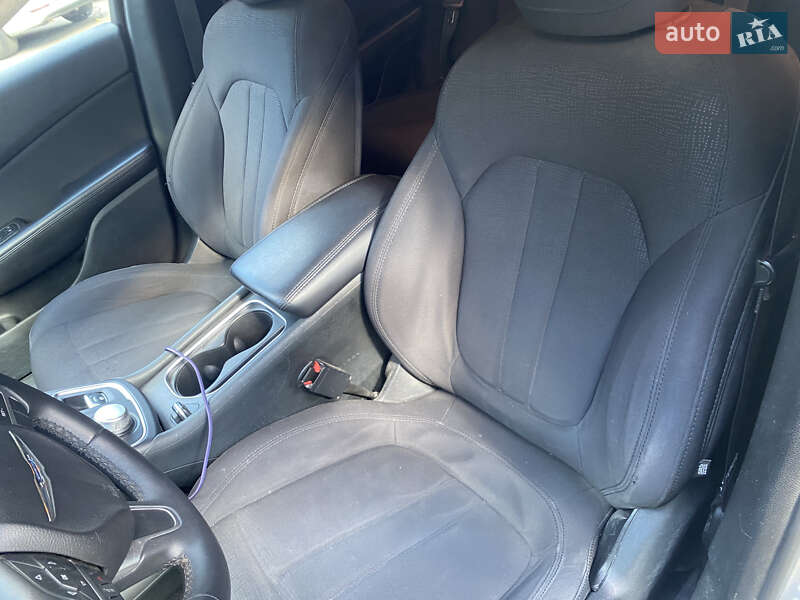 Седан Chrysler 200 2014 в Киеве