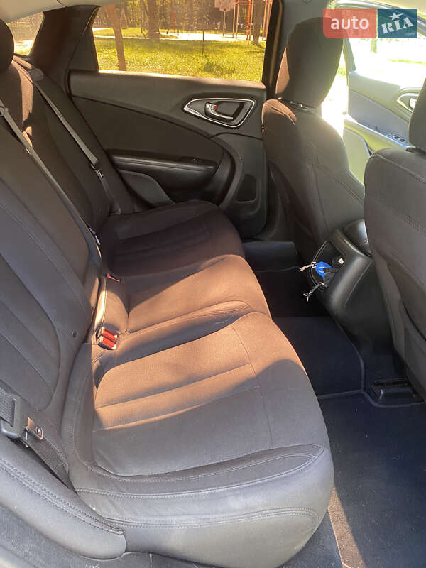 Седан Chrysler 200 2014 в Киеве