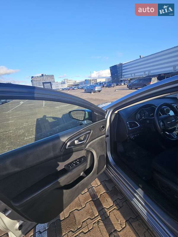 Седан Chrysler 200 2015 в Житомирі