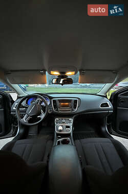 Седан Chrysler 200 2015 в 