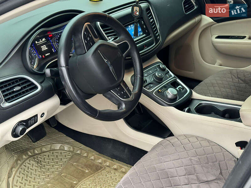 Седан Chrysler 200 2014 в Николаеве