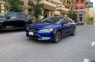 Седан Chrysler 200 2015 в  фото 3 Седан Chrysler 200 2015 в