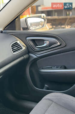 Седан Chrysler 200 2014 в 