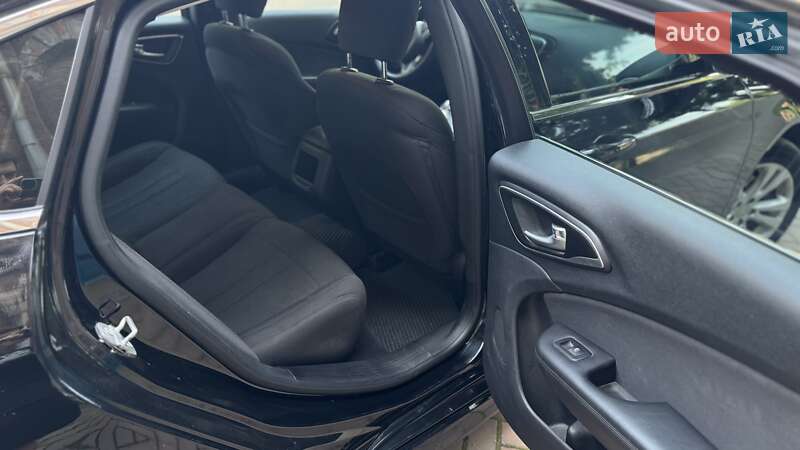 Седан Chrysler 200 2015 в Сумах