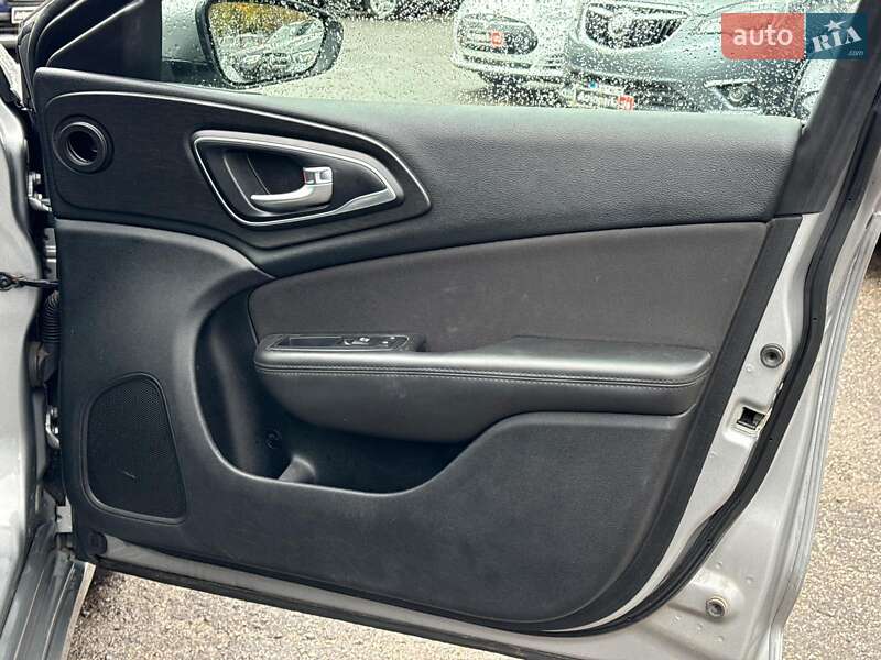 Седан Chrysler 200 2014 в Виннице