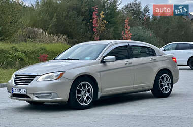 Седан Chrysler 200 2014 в Новояворовске