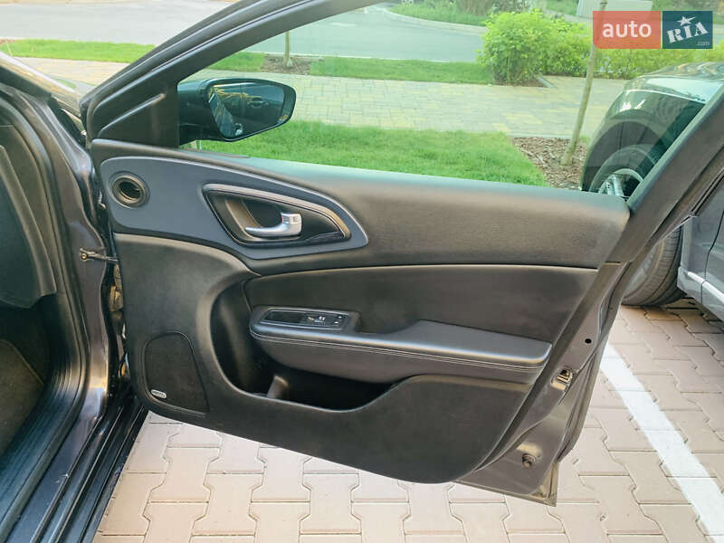 Седан Chrysler 200 2015 в Києві