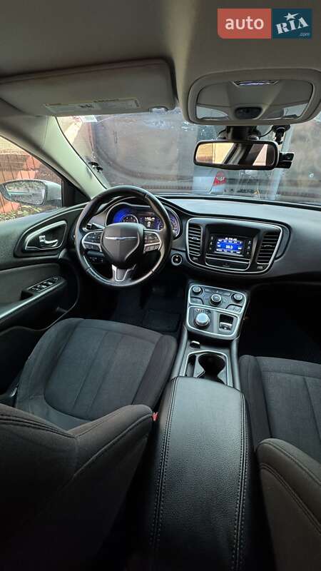 Седан Chrysler 200 2015 в Кропивницком