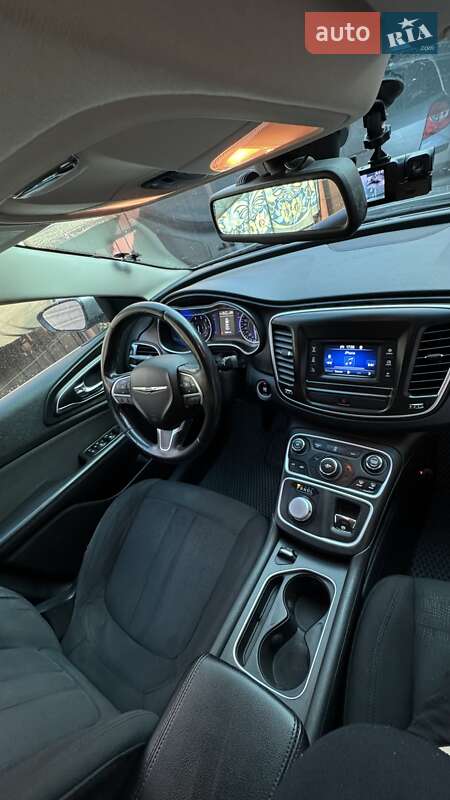 Седан Chrysler 200 2015 в Кропивницком