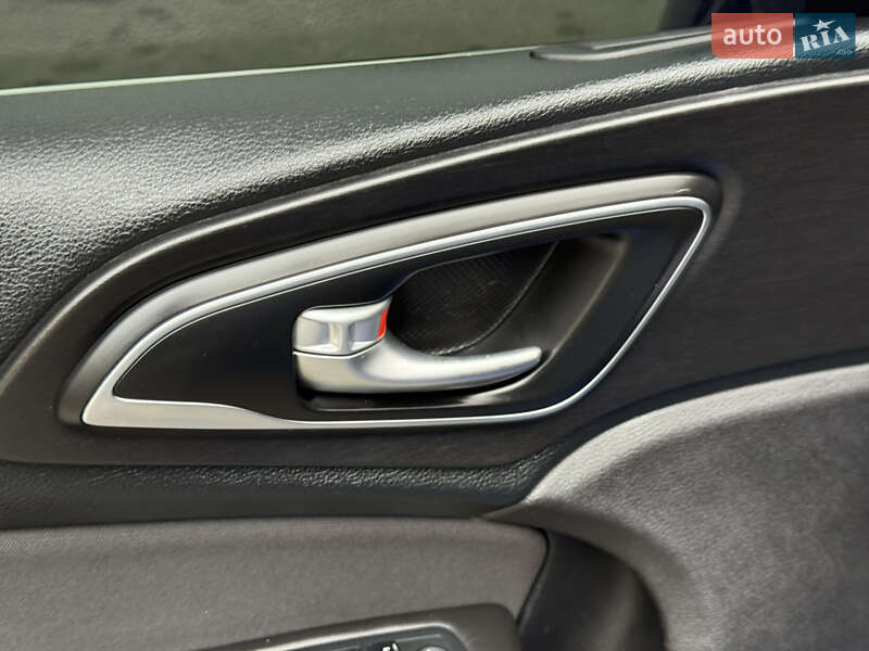 Седан Chrysler 200 2015 в Днепре