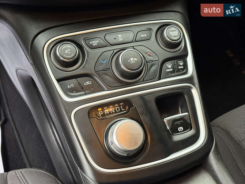 Седан Chrysler 200 2015 в Днепре