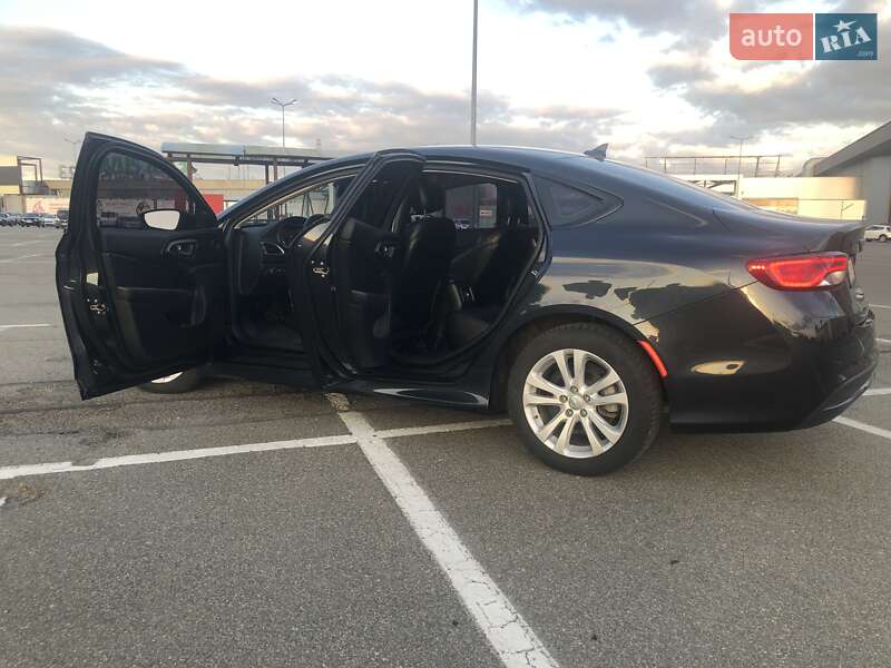 Седан Chrysler 200 2016 в Киеве