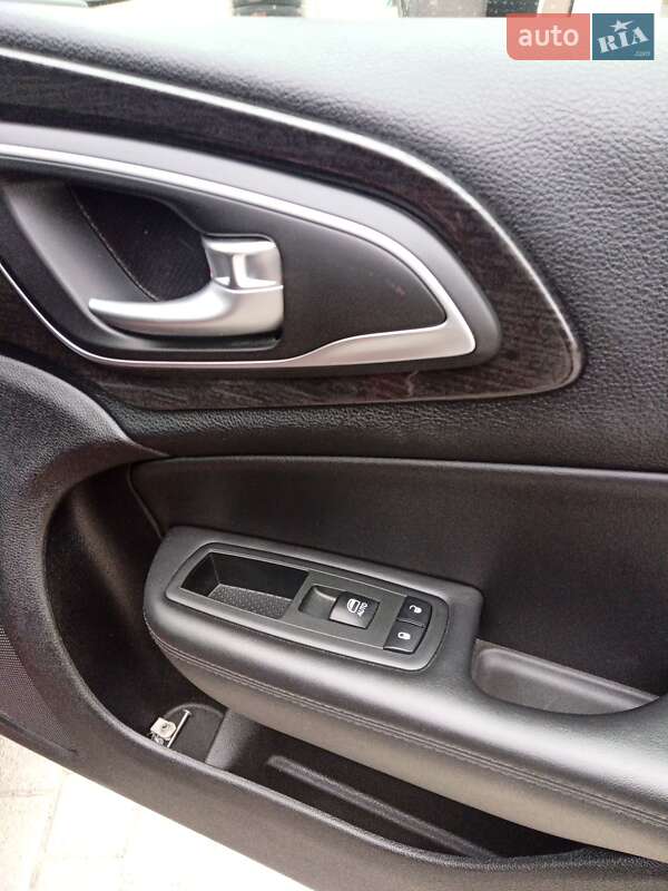 Седан Chrysler 200 2014 в Кременчуге