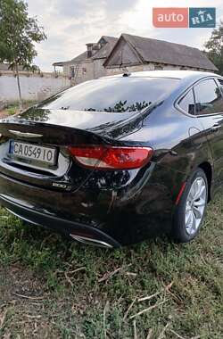 Седан Chrysler 200 2015 в Черкасах