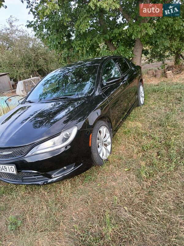 Седан Chrysler 200 2015 в Черкасах